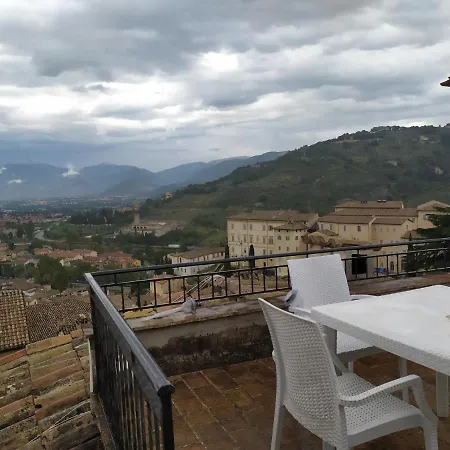 Apartamento Trilocale In Centro Storico A Spoleto