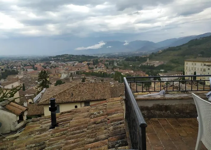 Trilocale In Centro Storico A スポレート